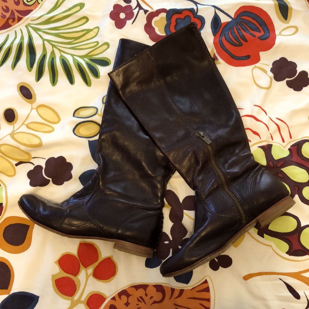 Burgundy Frye Jillian pull on boots size 6.5
